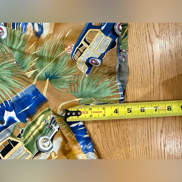 Retro Hawaiian shirt, made in Hawaii with coconut buttons - Picture 11 of 12